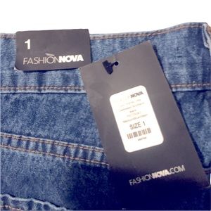 Medium blue, high waste boyfriendjeans